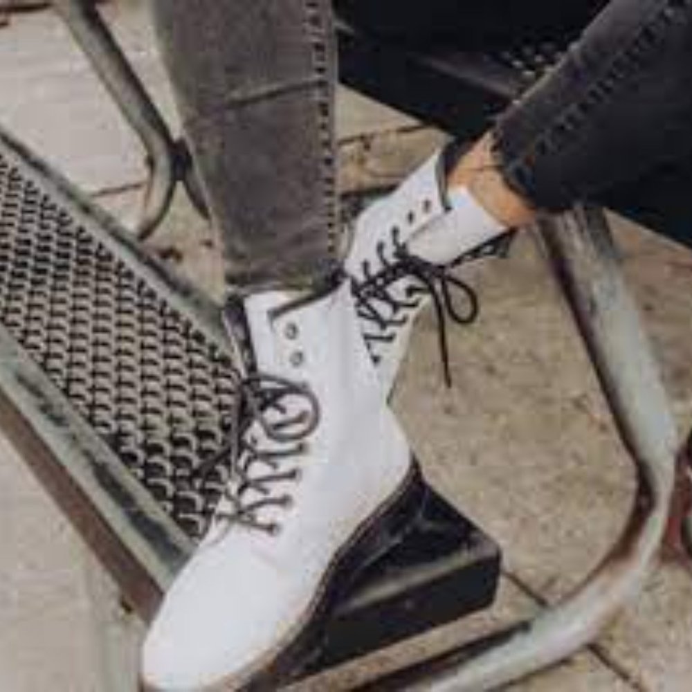 Brand New Women's Dr. Martens Shoes Dr Martens Zavala Combat Boots Size 7